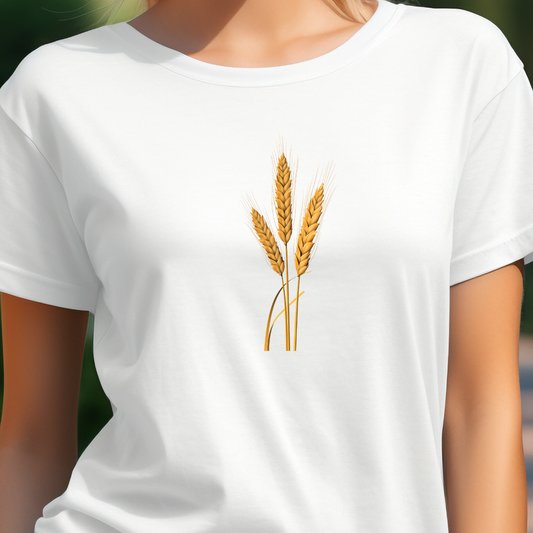 Balti moteriški marškinėliai su elegantišku auksinių kviečių piešiniu, atspindintys lietuviškos gamtos grožį ir tradicijas. Unikalus Designedbyme.lt kūrinys, puikiai tinkantis kasdieniam dėvėjimui ir ypatingoms progoms, Moteriški marškinėliai, Vasaros kolekcija , Naujausi dizainai