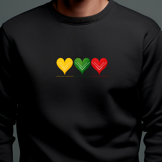 Juodas džemperis su stilizuotomis geltonos, žalios ir raudonos spalvų širdimis iš Naujausių dizainų 2026 kolekcijos