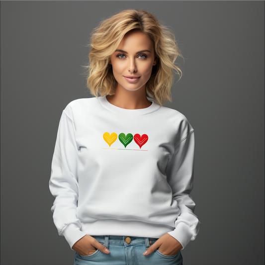 Balta moteriška palaidinė su trimis stilizuotomis geltonos, žalios ir raudonos spalvų širdimis iš Šv. Valentino kolekcijos