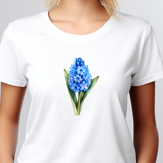 Moteriški marškinėliai “Hiacintas” – balti marškinėliai su mėlyno hiacinto gėlės spauda.