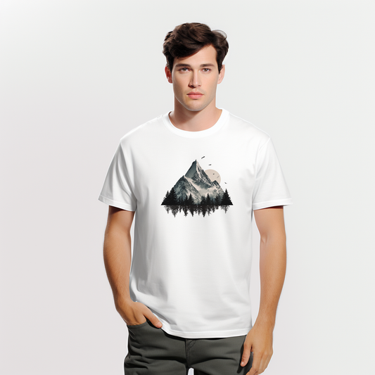 Balti vyriški marškinėliai su kalnų ir miško motyvais stilizuotoje grafikoje iš Naujausių dizainų 2026 kolekcijos