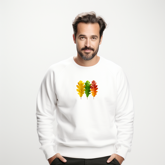 Balta vyriška džemperio su trijų rudens lapų spalvų minimalistiniu piešiniu iš Naujausi dizainai 2026 kolekcijos