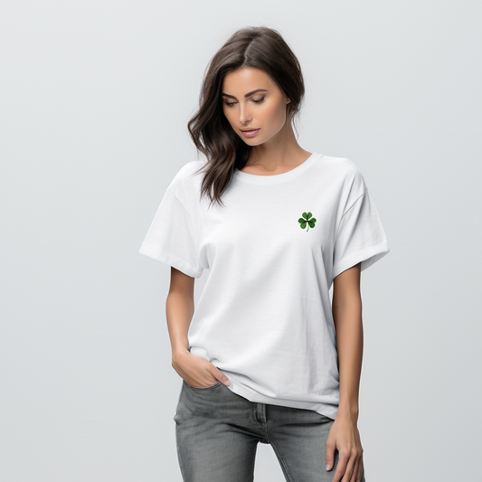 Stilingi "Lucky Do" marškinėliai su žaliu dobilo simboliu - sėkmės ir pozityvumo ženklu. Modernūs, unikalūs ir patogūs, puikiai tinka kasdienai. Designedbyme.lt kokybė ir originalumas viename. Tobula dovana sau ar draugei. ,  FINALINIS IŠPARDAVIMAS! NUOLAIDOS IKI -80%