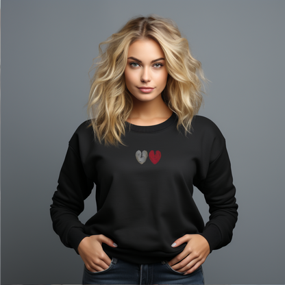 Juodas džemperis su dviem stilizuotais širdies formos pėdsakais iš Šv. Valentino kolekcijos moterims.