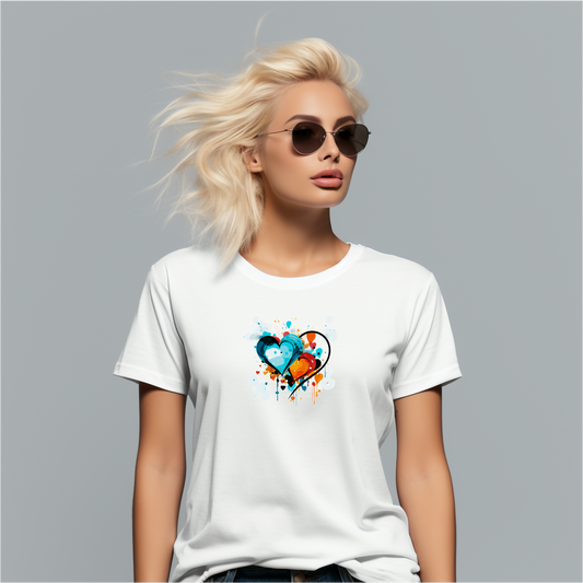 Balti moteriški marškinėliai su spalvingomis dviem susiliejančiomis širdimis iš Šv. Valentino kolekcijos 2026.