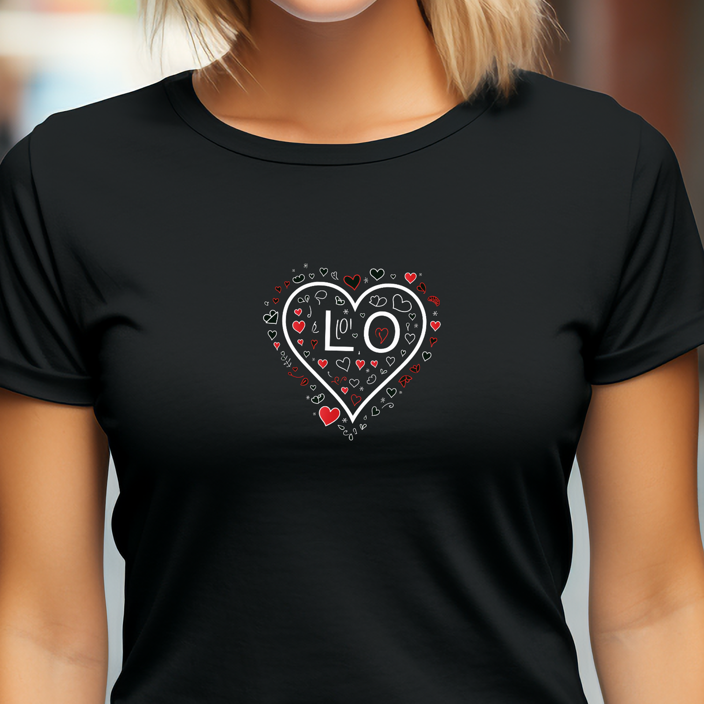 Juodi moteriški marškinėliai su širdies formos raštu ir LOVE užrašu iš Naujausių dizainų 2026 kolekcijos.