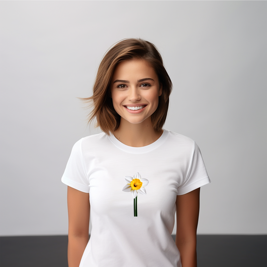 Moteriški marškinėliai “Narcizas” – balti marškinėliai su subtiliu narcizo piešiniu, skirti pozityviai ir stilingai moteriai.