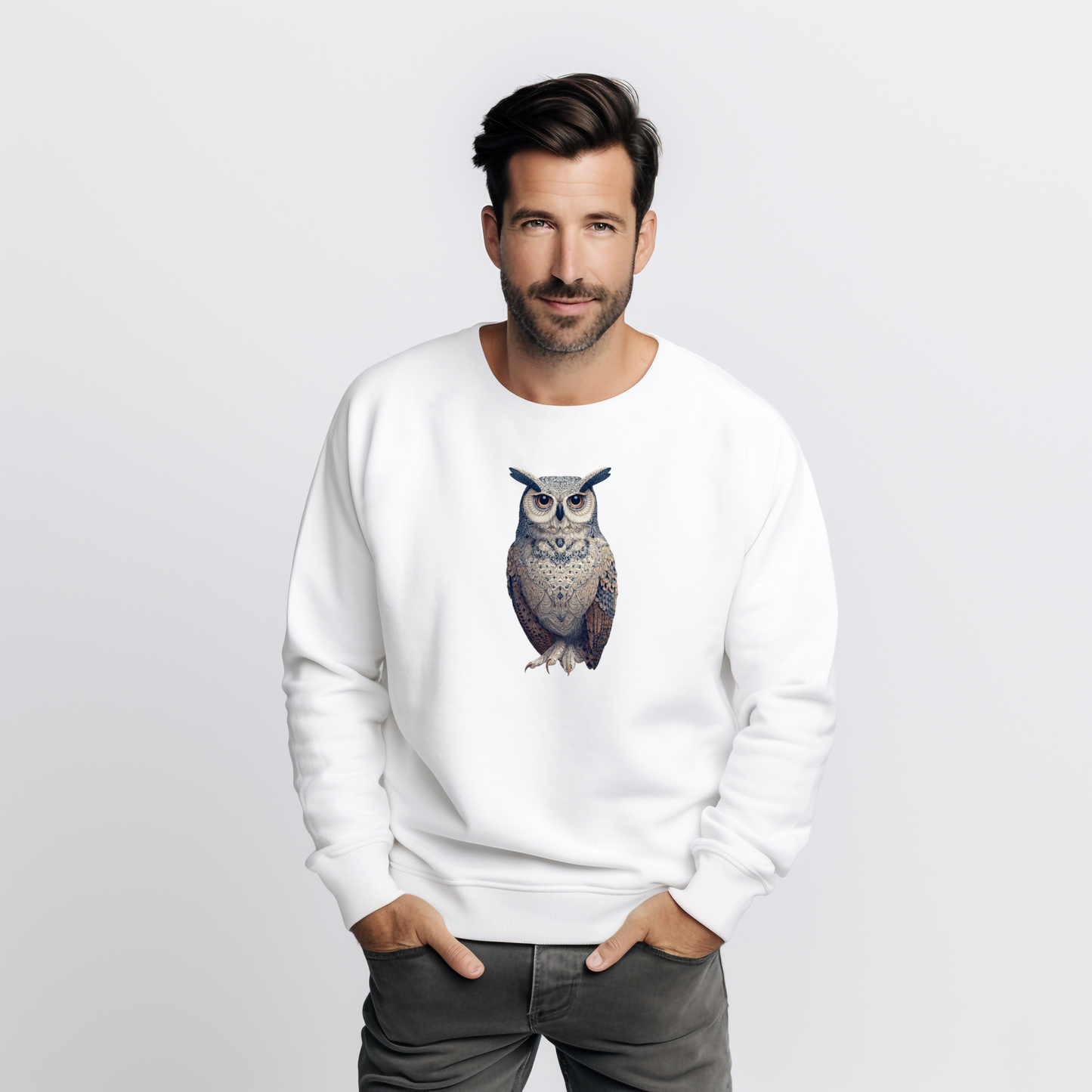 Baltas džemperis vyrams su unikaliu pelėdos piešiniu iš Naujausi dizainai 2026 kolekcijos Visi produktai