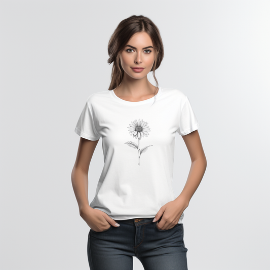 Stilingi balti marškinėliai su elegantišku ramunės piešiniu, puikiai tinkantys kasdienai ir išskirtinėms progoms. Designedbyme.lt kokybė ir unikalus dizainas. Moteriški marškinėliai, Vasaros kolekcija, BESTSELLER'iai, Naujausi dizainai