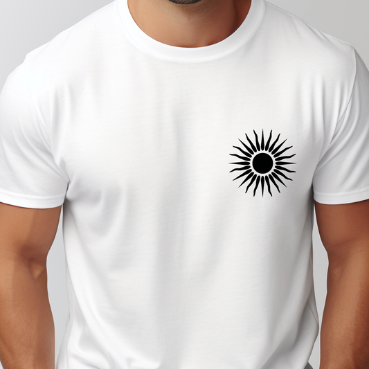 Balti vyriški marškinėliai su stilingu minimalistiniu juodos saulės elementu iš Naujausi dizainai 2026 kolekcijos