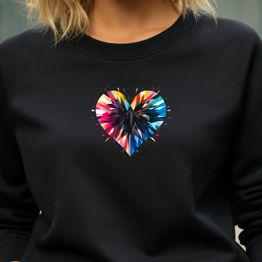 Juodas moteriškas džemperis su unikaliu spalvoto geometrinio širdies simbolio piešiniu iš Naujausių dizainų 2026 kolekcijos.