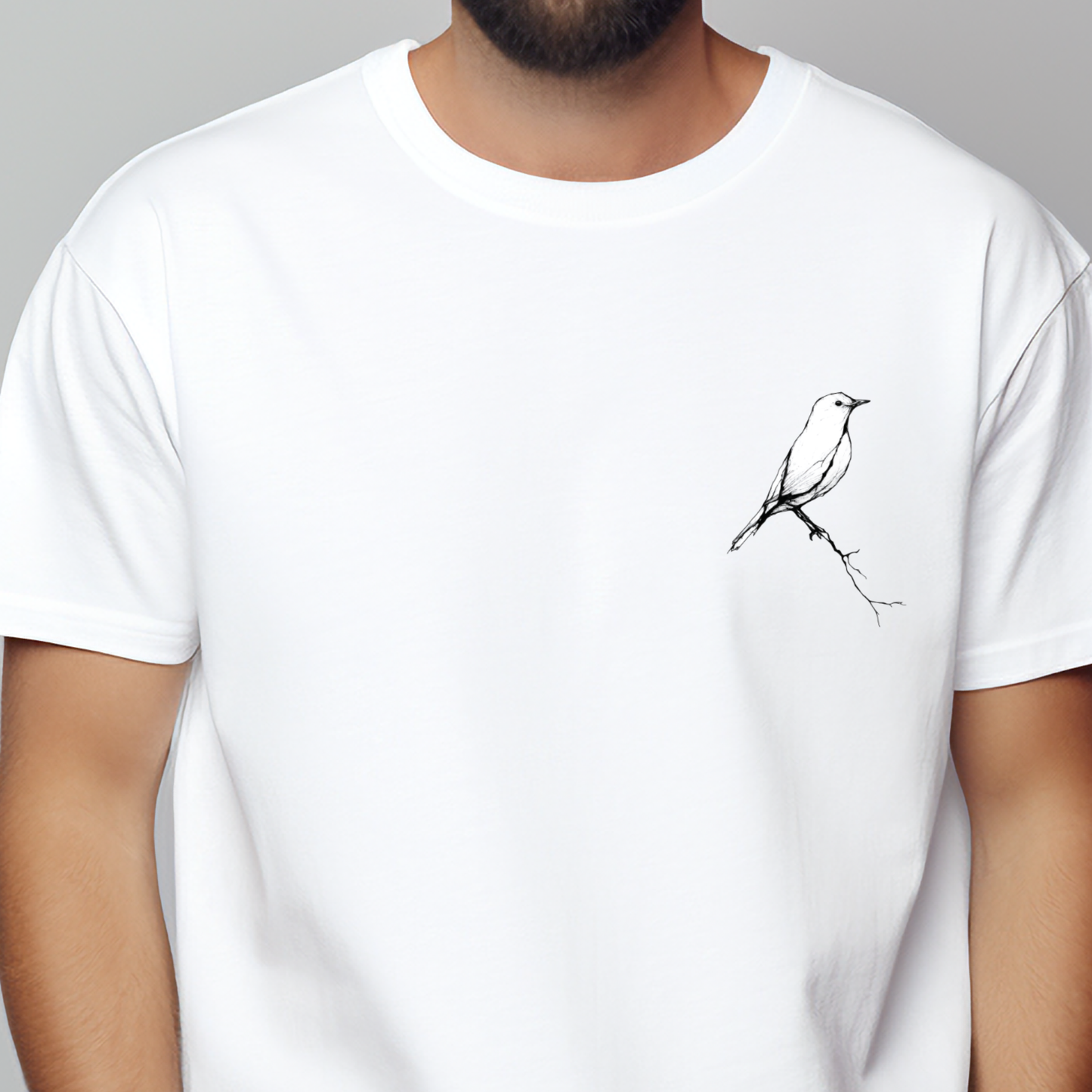 Balti vyriški marškinėliai su minimalistiniu juodo paukščio siluetu ant šakos iš Naujausių dizainų 2026 kolekcijos