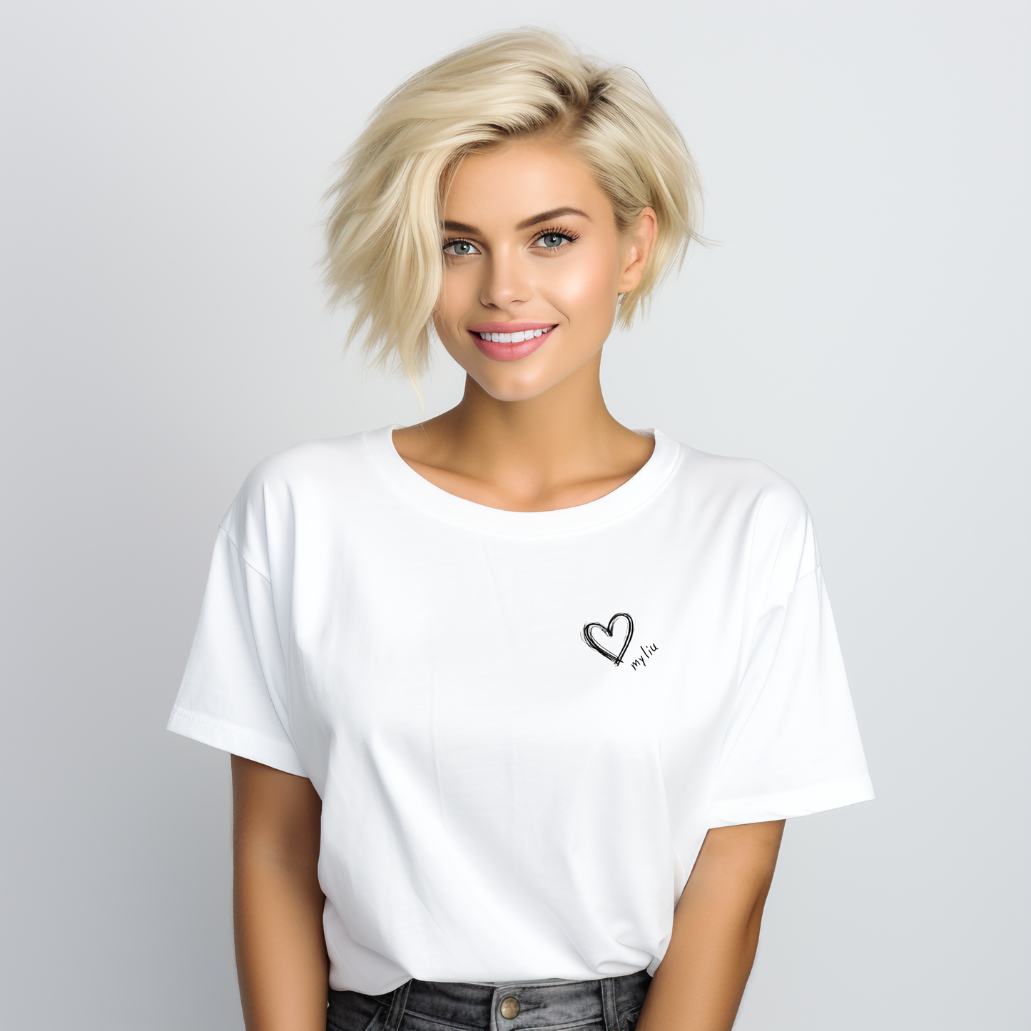 Minimalistinė širdelė myliu – moteriški marškinėliai DesignedByMe.lt