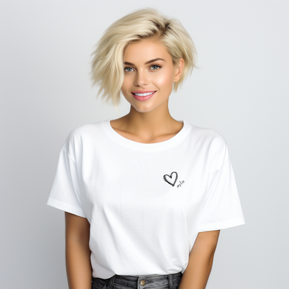 Minimalistinė širdelė myliu – moteriški marškinėliai DesignedByMe.lt