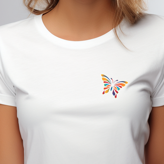 Moteriški marškinėliai “Summer Butterfly” su minimalistiniu spalvotu drugelio motyvu kasdieniam vasaros įvaizdžiui.